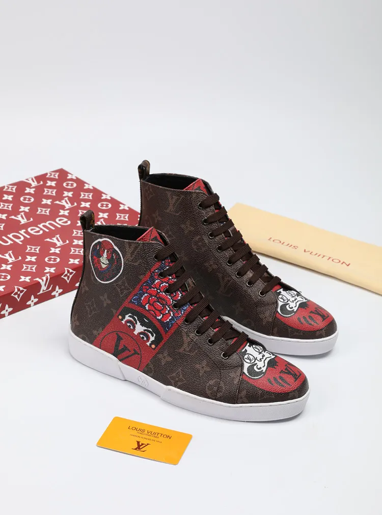 Factory price: 400💰 [LV] Animal series limited edition high-top sports shoes for men, L classic print, new autumn and winter style, original replica, 1:1 Counter quality, the fabric is Italian 🇮🇹 imported cowhide ➕🇮🇹 pure sheepskin lining ➕ original outsole, 🔍🔍 high quality, you can go in and out of the counter at will, welcome to compare, the outsole line will never be unglued, all sellers are welcome to sell in the picture above, can be shipped in one piece, code number: 38-44 (45 codes can be customized)